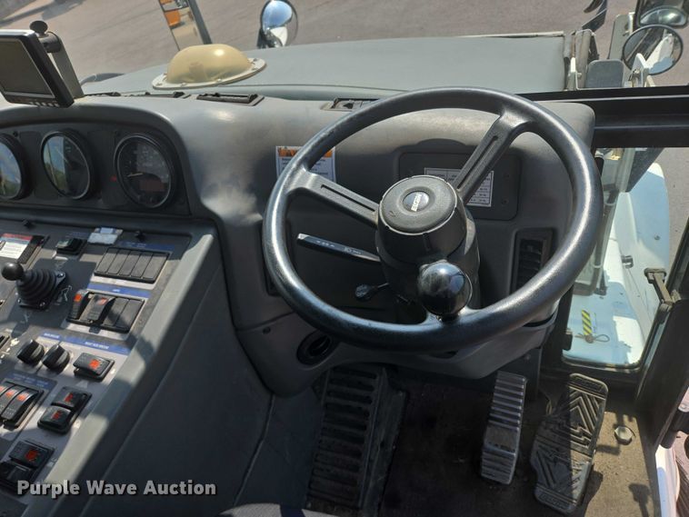 image for item DX7264 2013 Elgin Pelican Series NP street sweeper