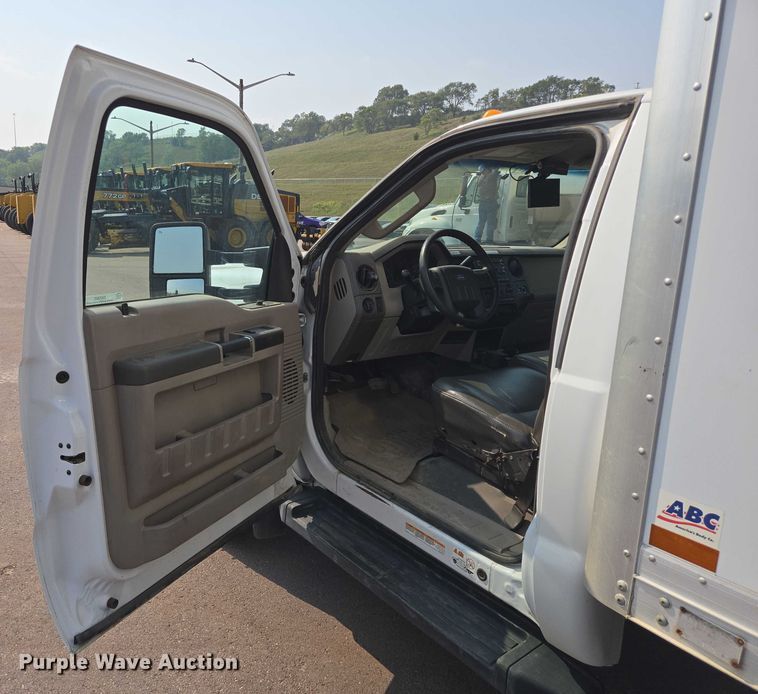 image for item DX7267 2009 Ford F550 box truck