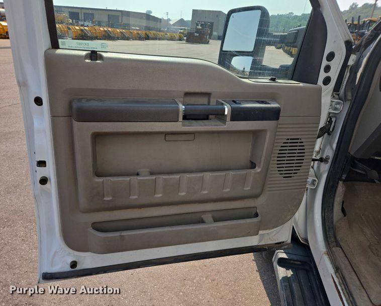 image for item DX7267 2009 Ford F550 box truck