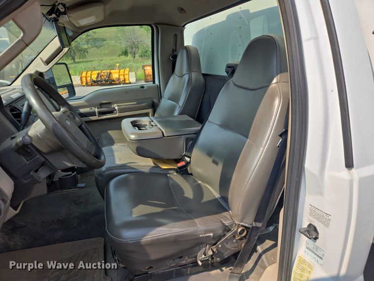 image for item DX7267 2009 Ford F550 box truck