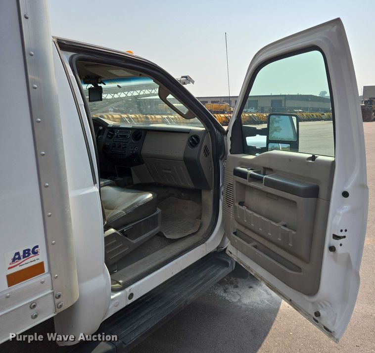 image for item DX7267 2009 Ford F550 box truck