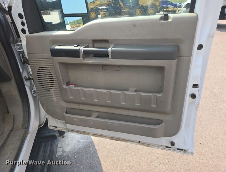 image for item DX7267 2009 Ford F550 box truck