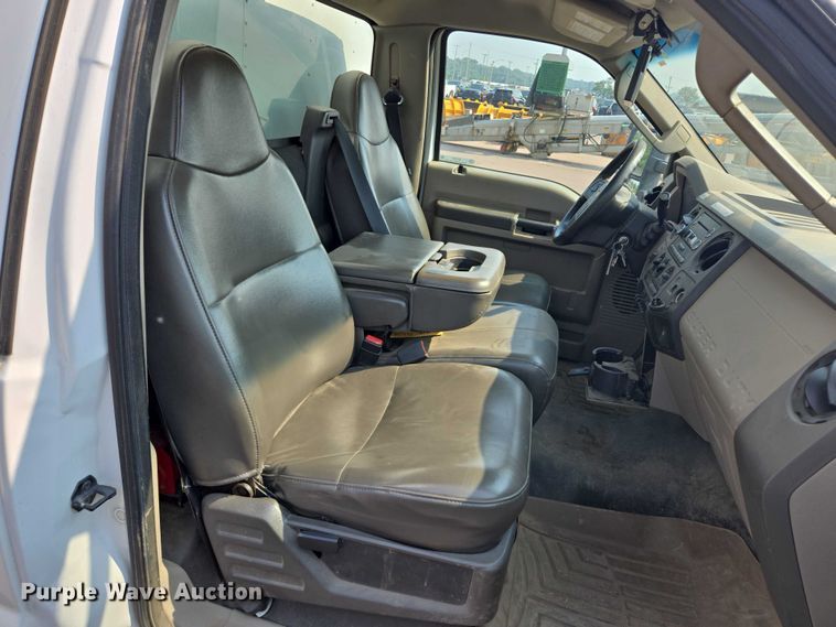 image for item DX7267 2009 Ford F550 box truck