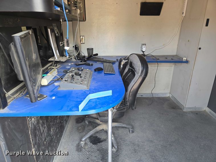 image for item DX7267 2009 Ford F550 box truck