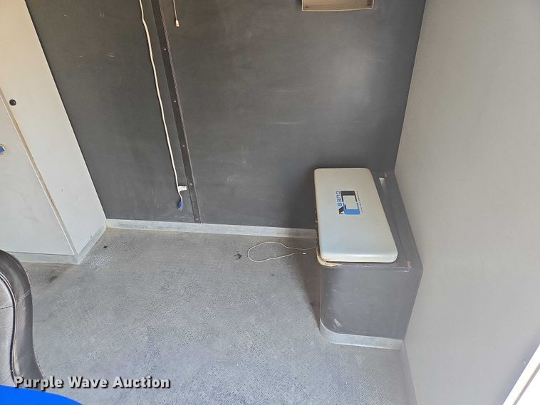 image for item DX7267 2009 Ford F550 box truck