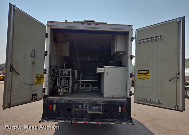 image for item DX7267 2009 Ford F550 box truck