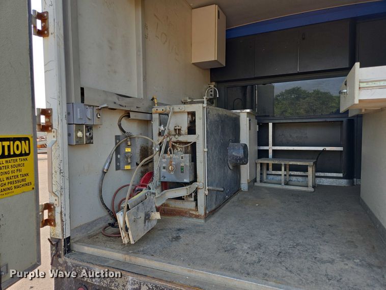 image for item DX7267 2009 Ford F550 box truck