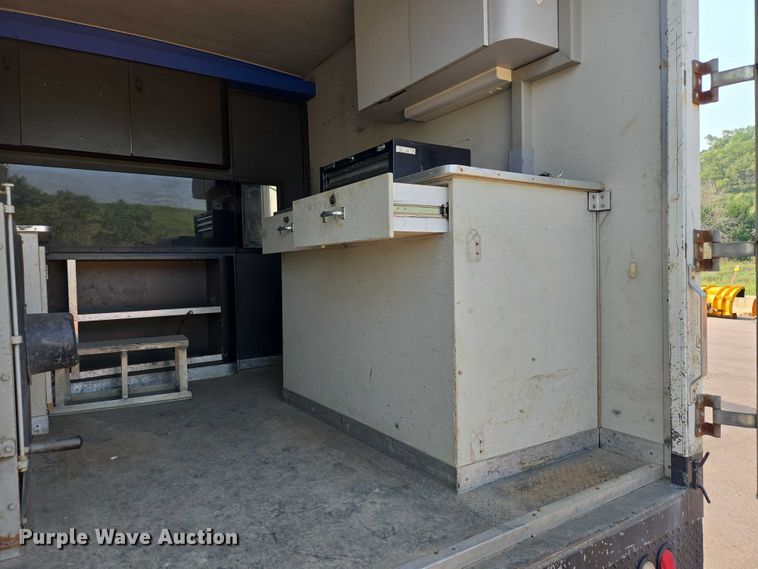 image for item DX7267 2009 Ford F550 box truck