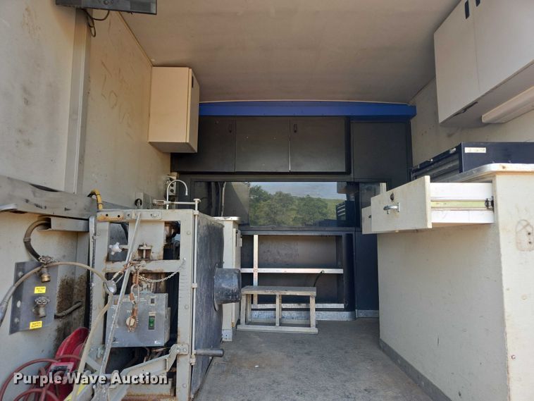 image for item DX7267 2009 Ford F550 box truck