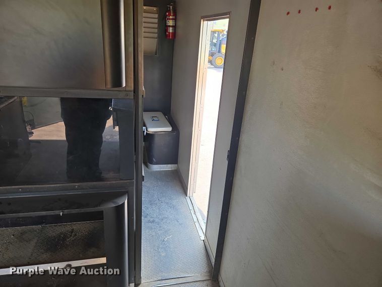 image for item DX7267 2009 Ford F550 box truck