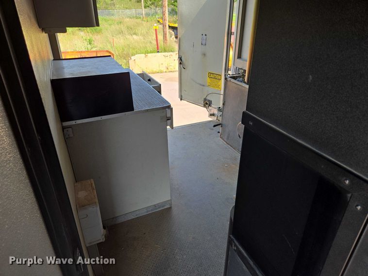 image for item DX7267 2009 Ford F550 box truck