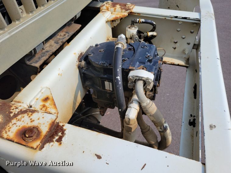 image for item DX7268 2004 International  7400 water truck