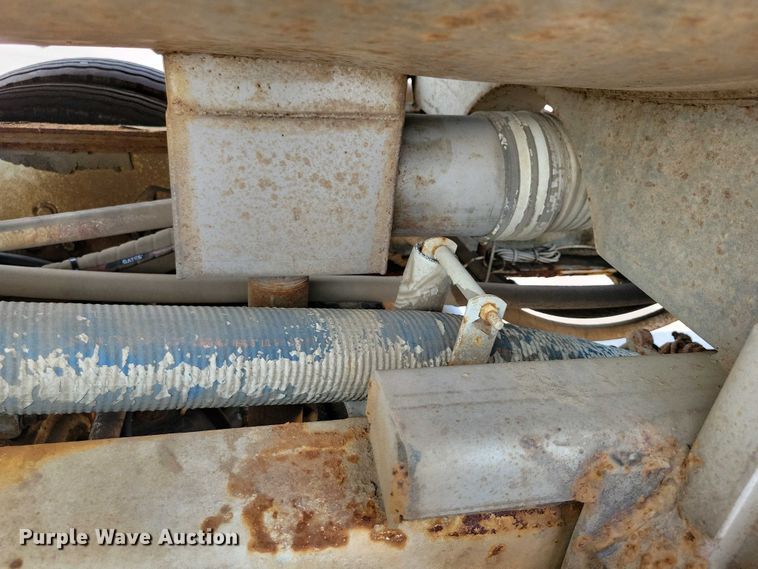 image for item DX7268 2004 International  7400 water truck