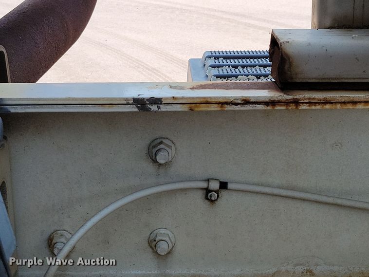 image for item DX7268 2004 International  7400 water truck