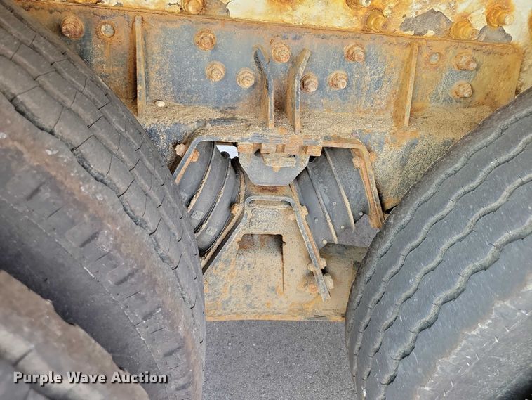 image for item DX7268 2004 International  7400 water truck