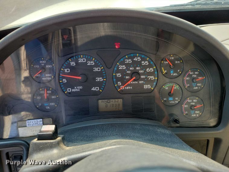 image for item DX7268 2004 International  7400 water truck