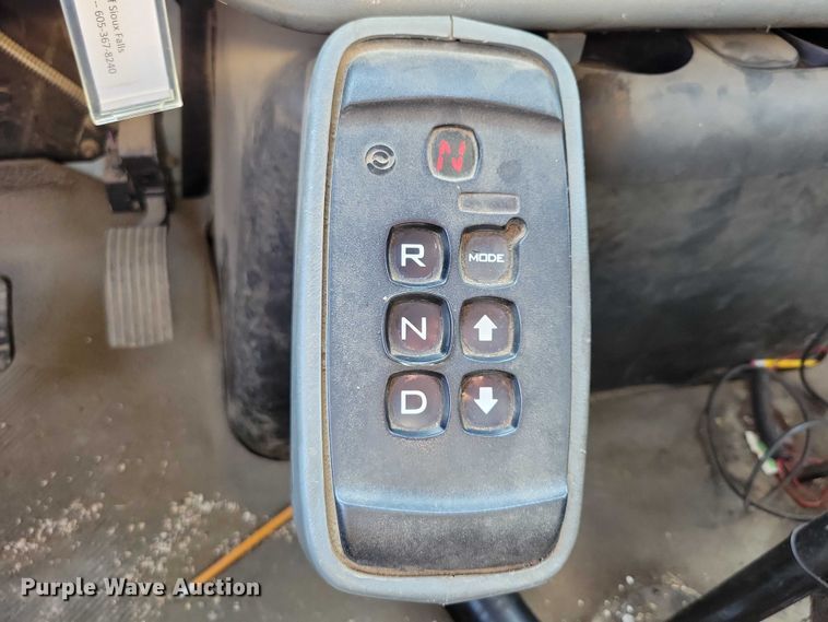 image for item DX7268 2004 International  7400 water truck