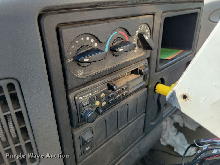 image for item DX7268 2004 International  7400 water truck