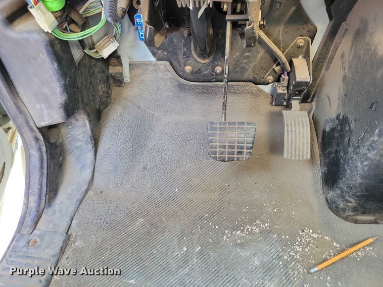 image for item DX7268 2004 International  7400 water truck