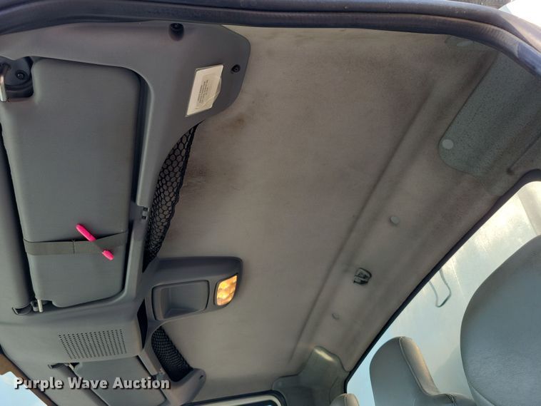 image for item DX7268 2004 International  7400 water truck