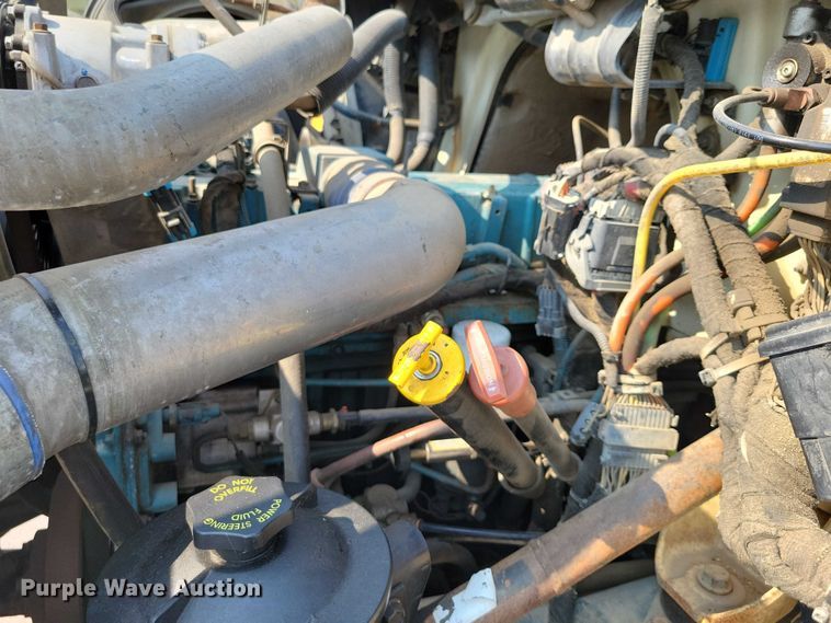 image for item DX7268 2004 International  7400 water truck