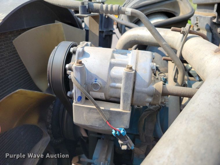 image for item DX7268 2004 International  7400 water truck