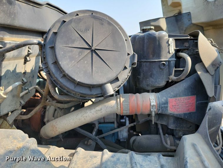 image for item DX7268 2004 International  7400 water truck