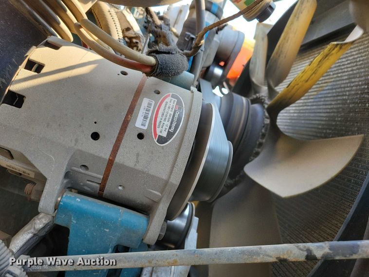 image for item DX7268 2004 International  7400 water truck