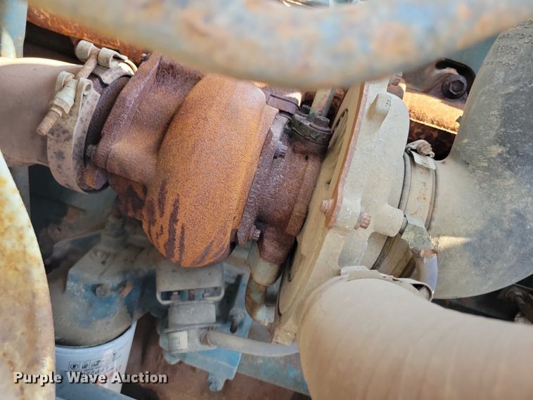 image for item DX7268 2004 International  7400 water truck