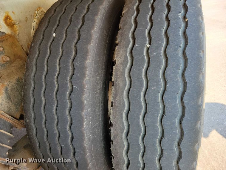 image for item DX7268 2004 International  7400 water truck