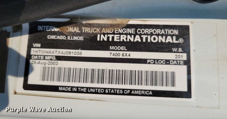 image for item DX7268 2004 International  7400 water truck
