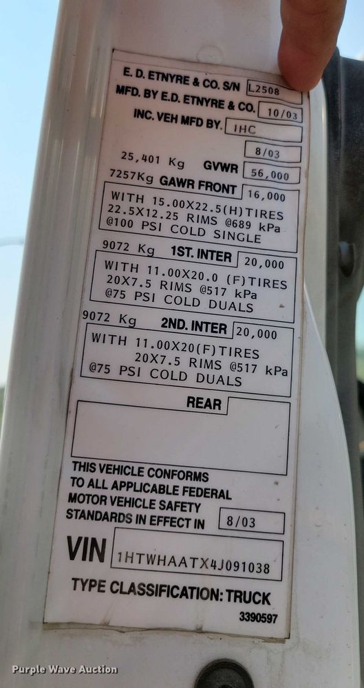 image for item DX7268 2004 International  7400 water truck