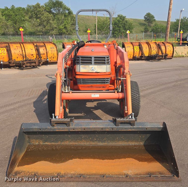 image for item DX7270 2003 Kubota MX5000E tractor