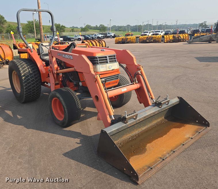 image for item DX7270 2003 Kubota MX5000E tractor