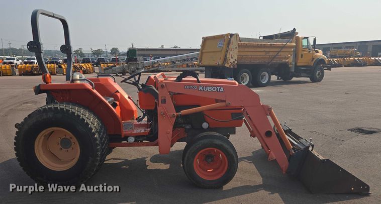 image for item DX7270 2003 Kubota MX5000E tractor