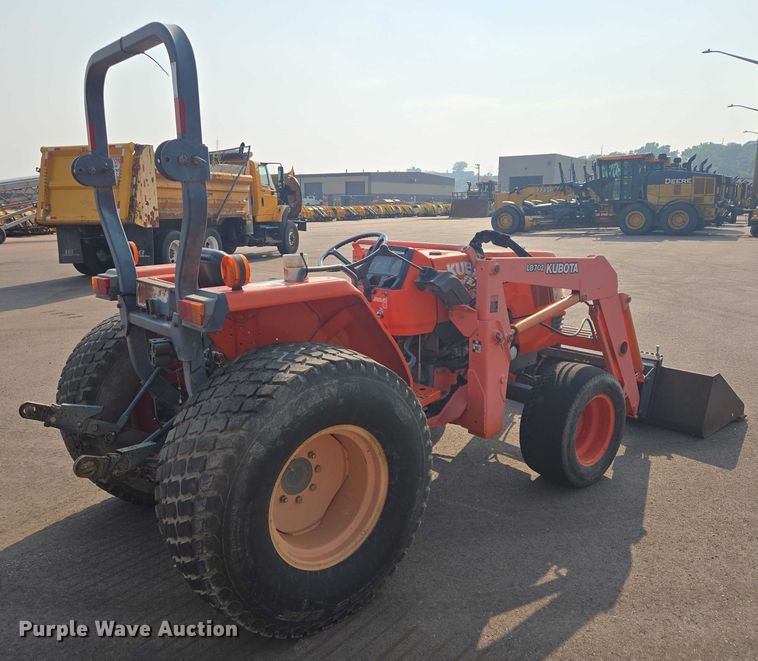 image for item DX7270 2003 Kubota MX5000E tractor