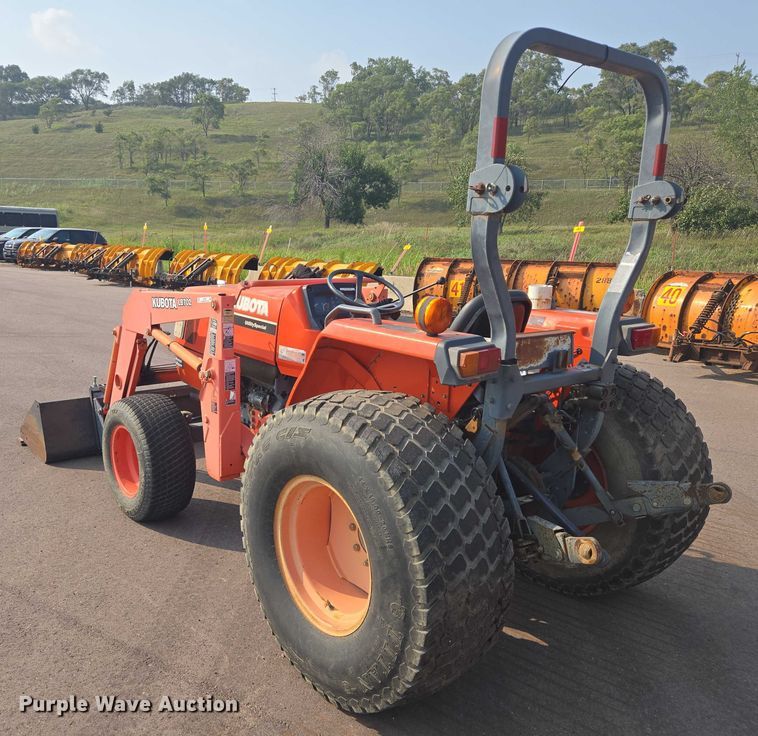 image for item DX7270 2003 Kubota MX5000E tractor