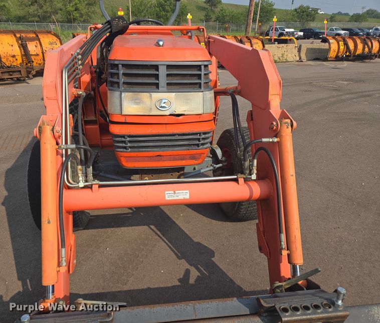image for item DX7270 2003 Kubota MX5000E tractor
