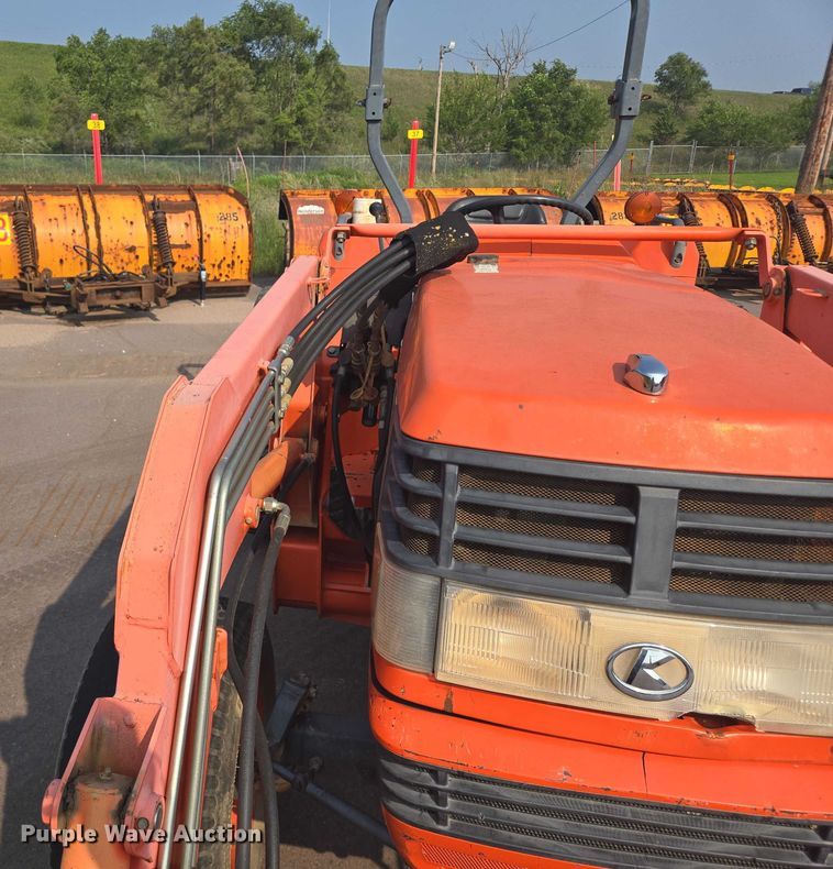 image for item DX7270 2003 Kubota MX5000E tractor