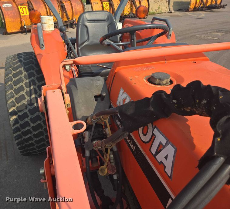 image for item DX7270 2003 Kubota MX5000E tractor