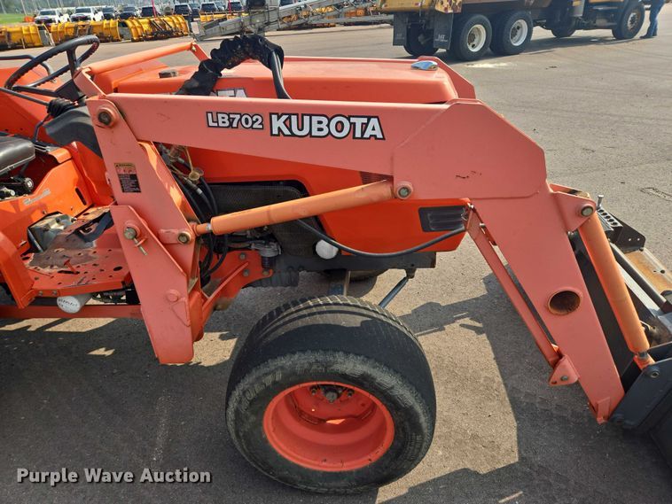 image for item DX7270 2003 Kubota MX5000E tractor