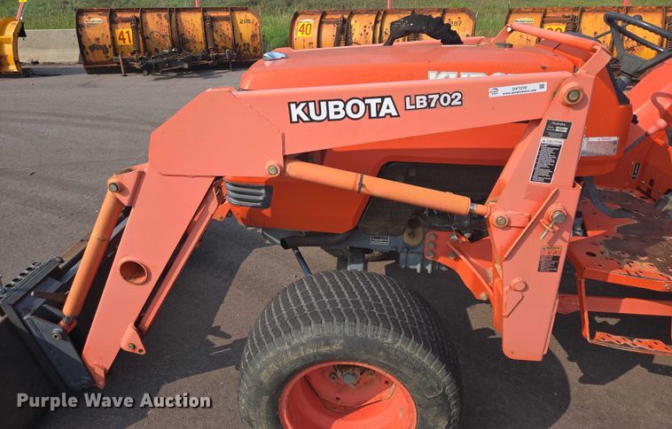 image for item DX7270 2003 Kubota MX5000E tractor
