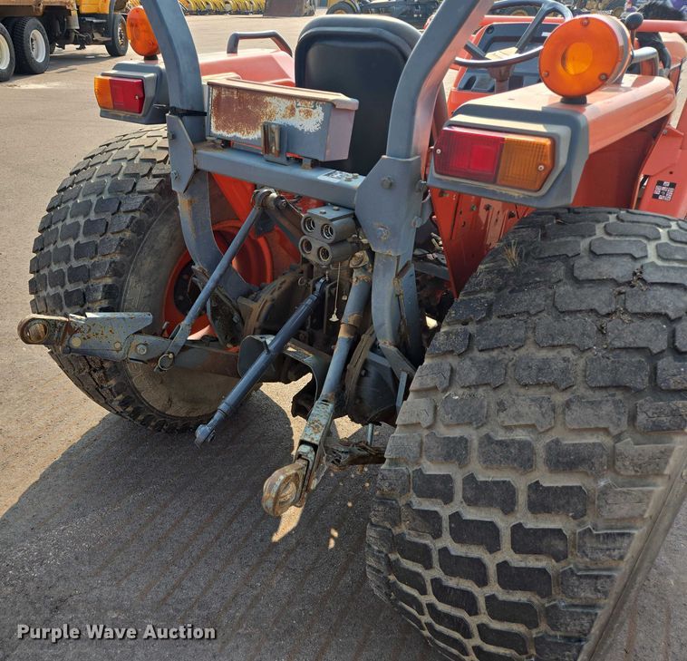 image for item DX7270 2003 Kubota MX5000E tractor