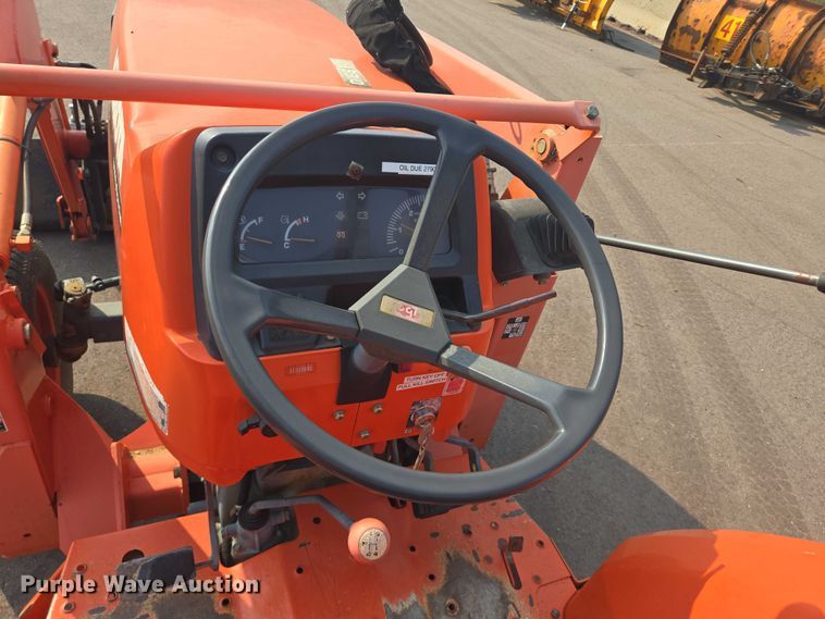 image for item DX7270 2003 Kubota MX5000E tractor