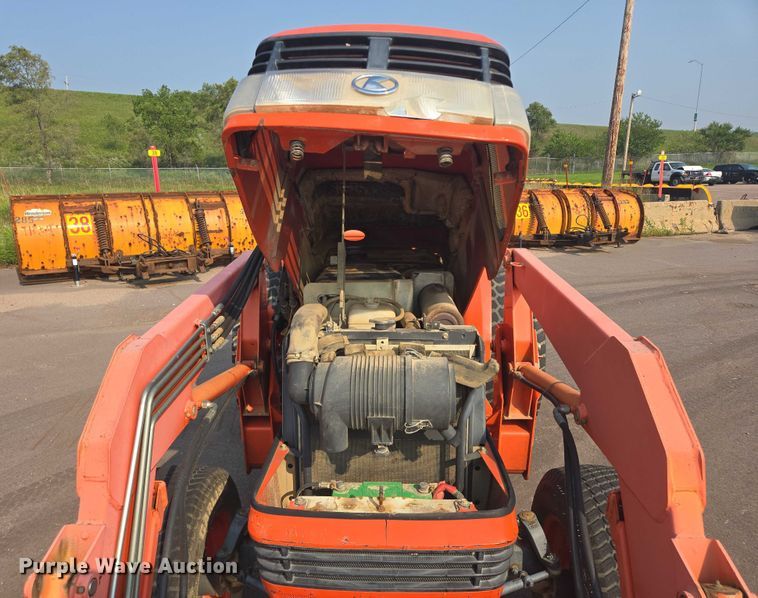 image for item DX7270 2003 Kubota MX5000E tractor