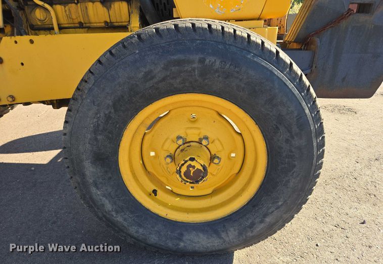 image for item DX7271 1991 Case International 595 tractor