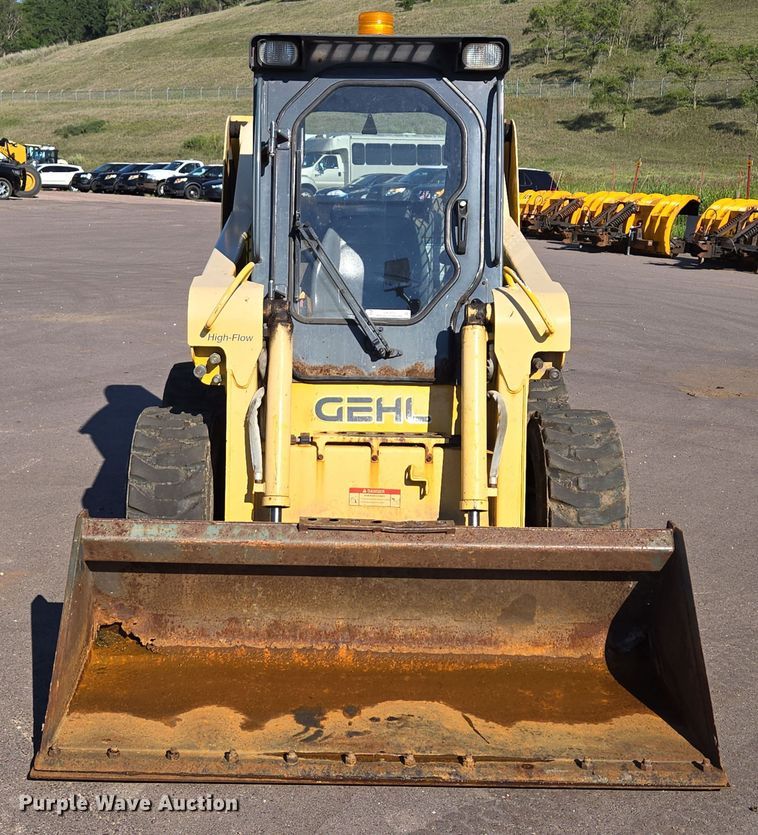 MINI CARGADOR SOBRE RUEDAS 2005 GEHL 5640TURBO