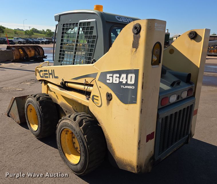 image for item DX7273 2005 Gehl 5640 Turbo skid steer loader