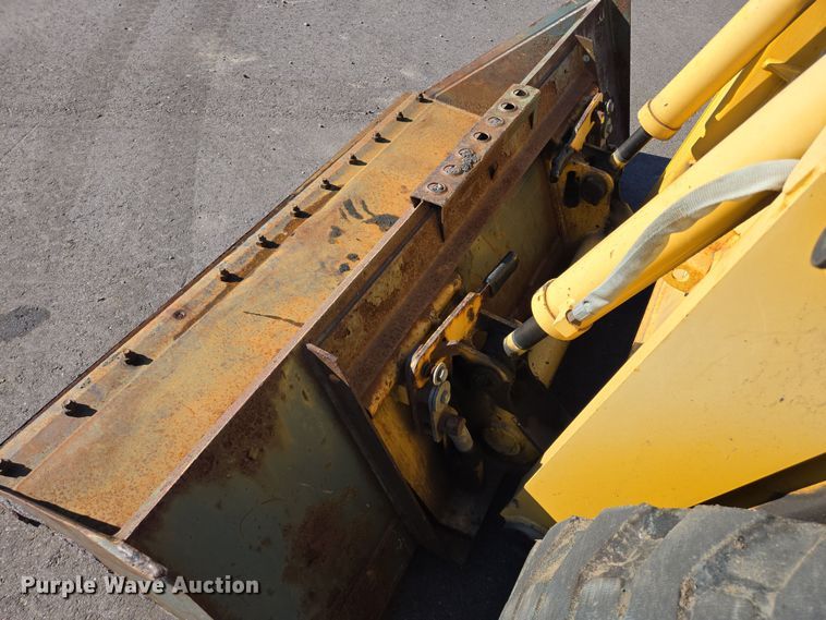 image for item DX7273 2005 Gehl 5640 Turbo skid steer loader