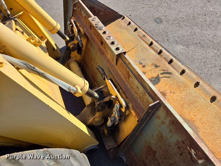 image for item DX7273 2005 Gehl 5640 Turbo skid steer loader